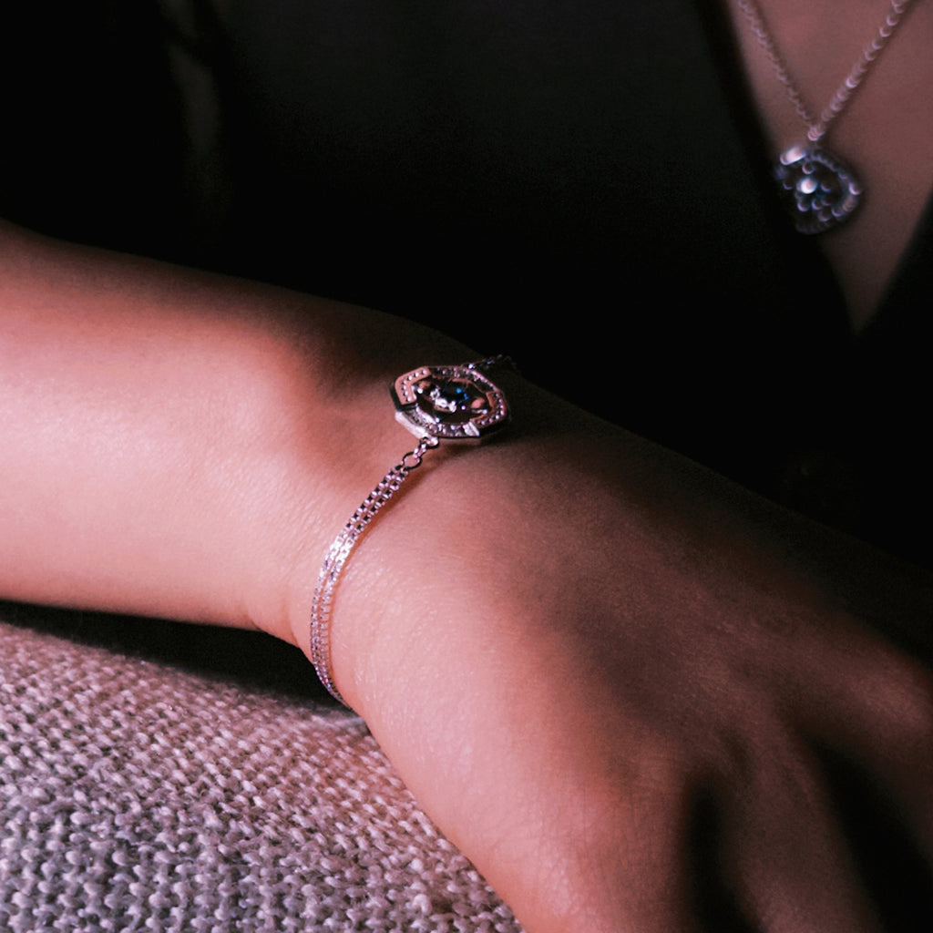 Mistveil Green‑Mountain‑Crossing Silver Poetic Bracelet
