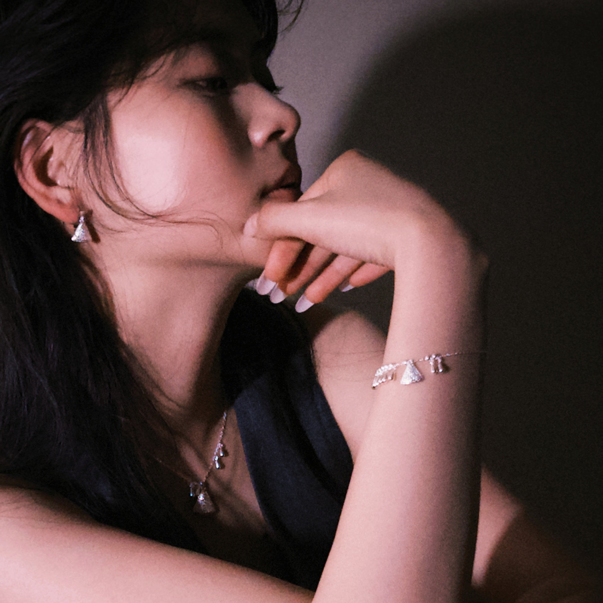 Mistveil Breeze-Inspired Moving Bead Kinetic Silver Soothing Bracelet