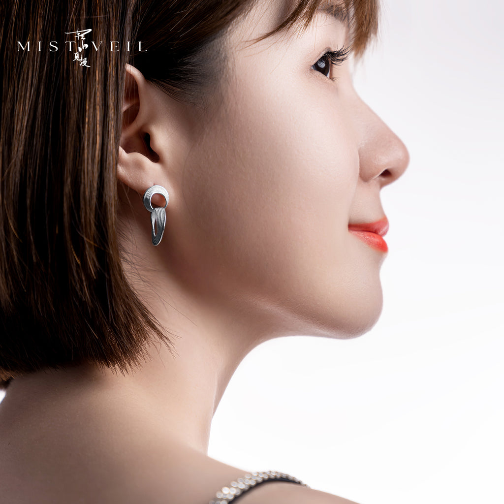 Mistveil Sun-Moon-Pursuit Silver Eternal Earrings