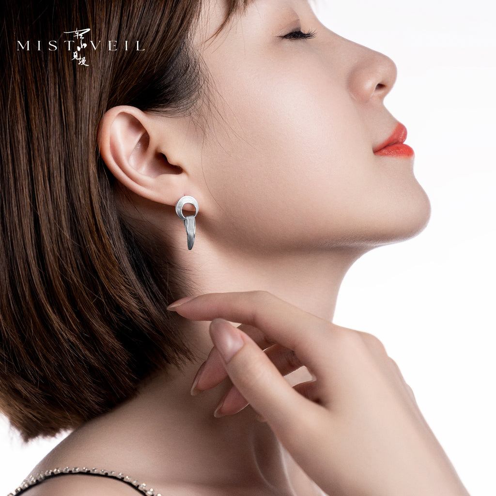 Mistveil Sun-Moon-Pursuit Silver Eternal Earrings