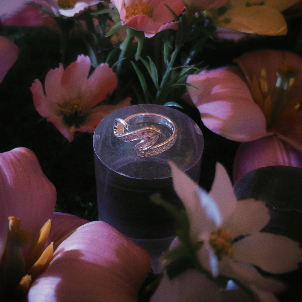 Mistveil Flying-Ribbon Silver Elevating Ring