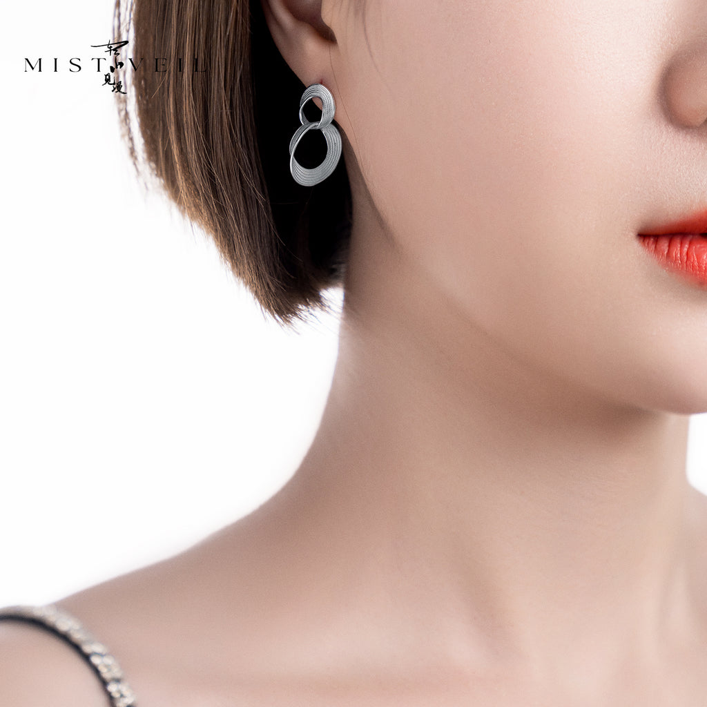 Mistveil Sun-Moon-Pursuit Silver Eternal Earrings