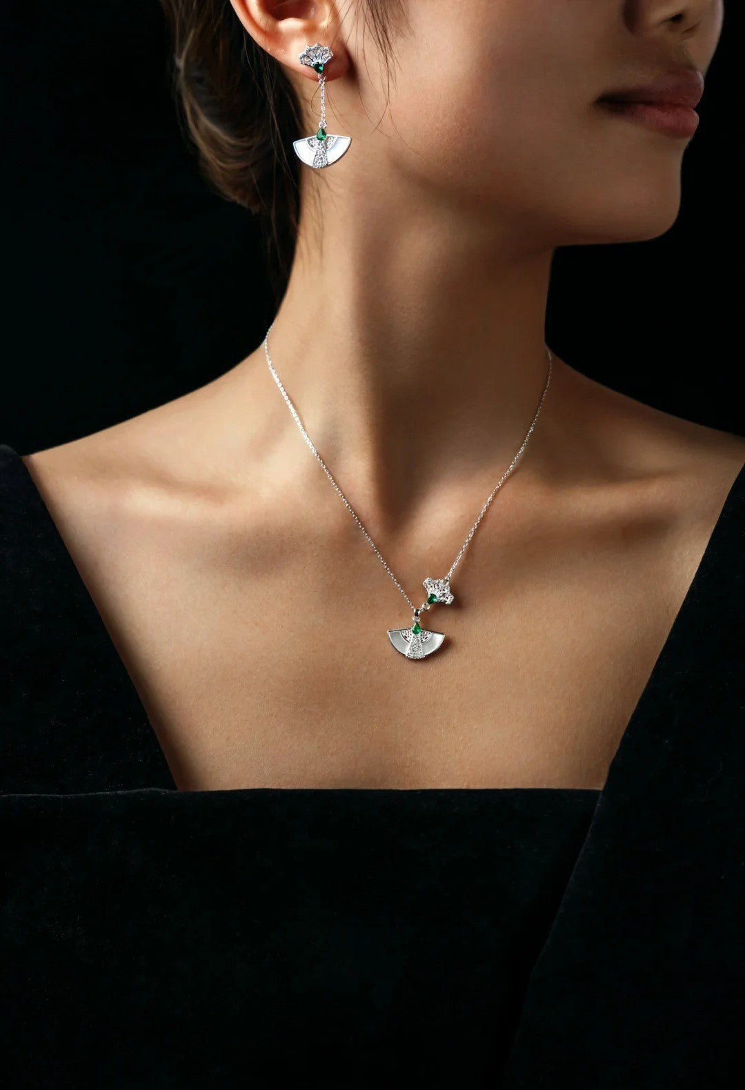 Mistveil Fan-Inspired Imperial Silver & Zircon Cultural Necklace