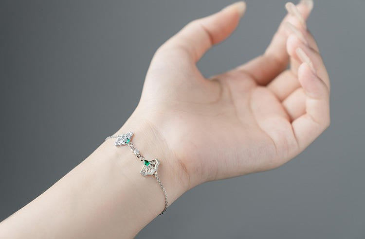 Mistveil Imperial-Fan Silver Elegant Bracelet