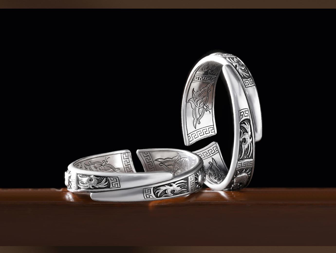 Mistveil Butterfly-Mother Silver Eternal Bangle