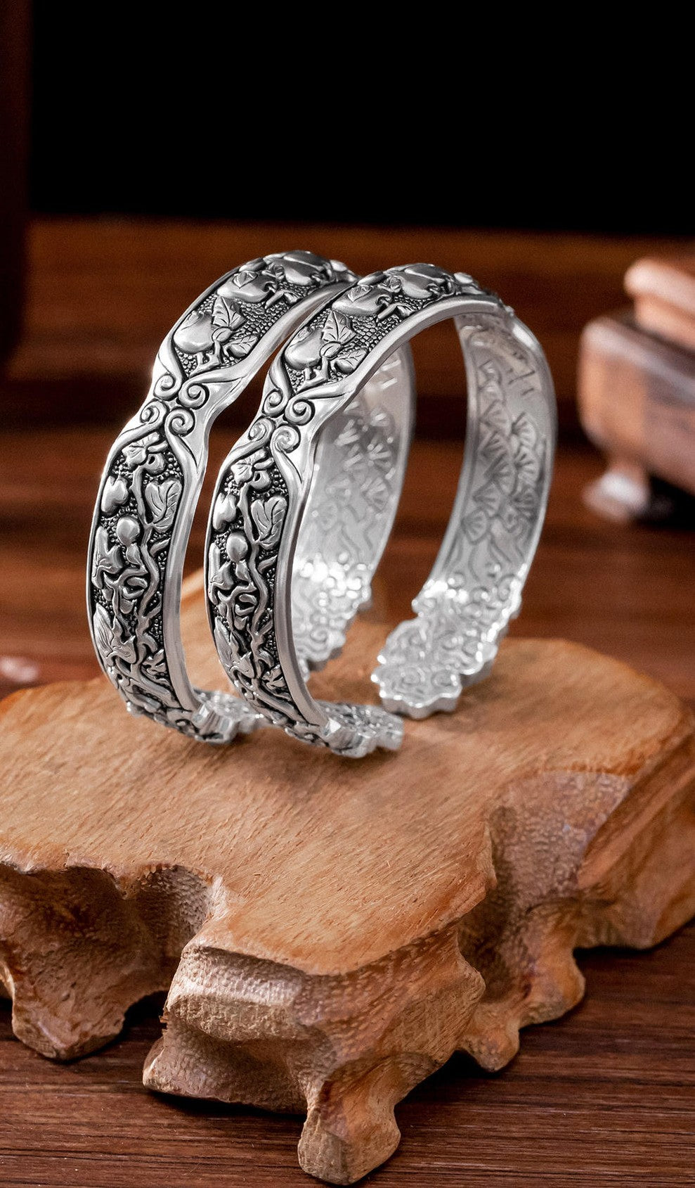 Mistveil Lingzhi-Motif Silver Auspicious Bangle