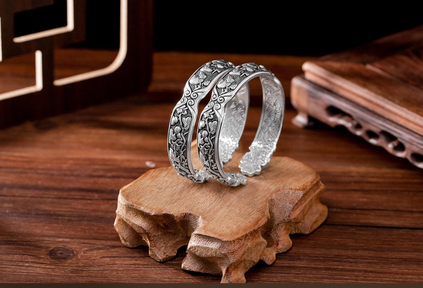 Mistveil Lingzhi-Motif Silver Auspicious Bangle