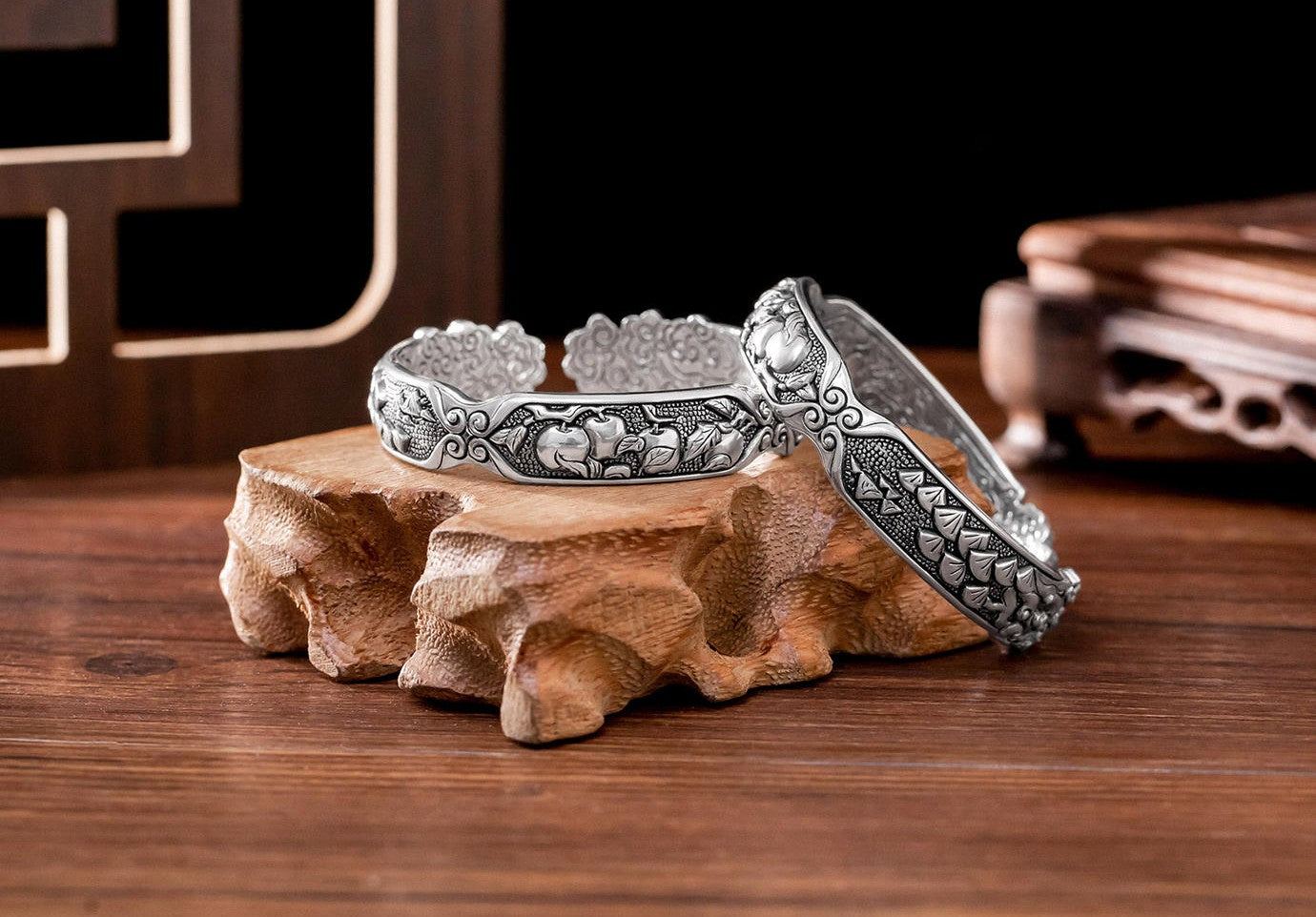 Mistveil Lingzhi-Motif Silver Auspicious Bangle