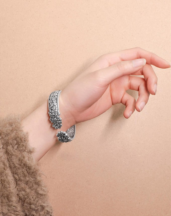 Mistveil Lingzhi-Motif Silver Auspicious Bangle