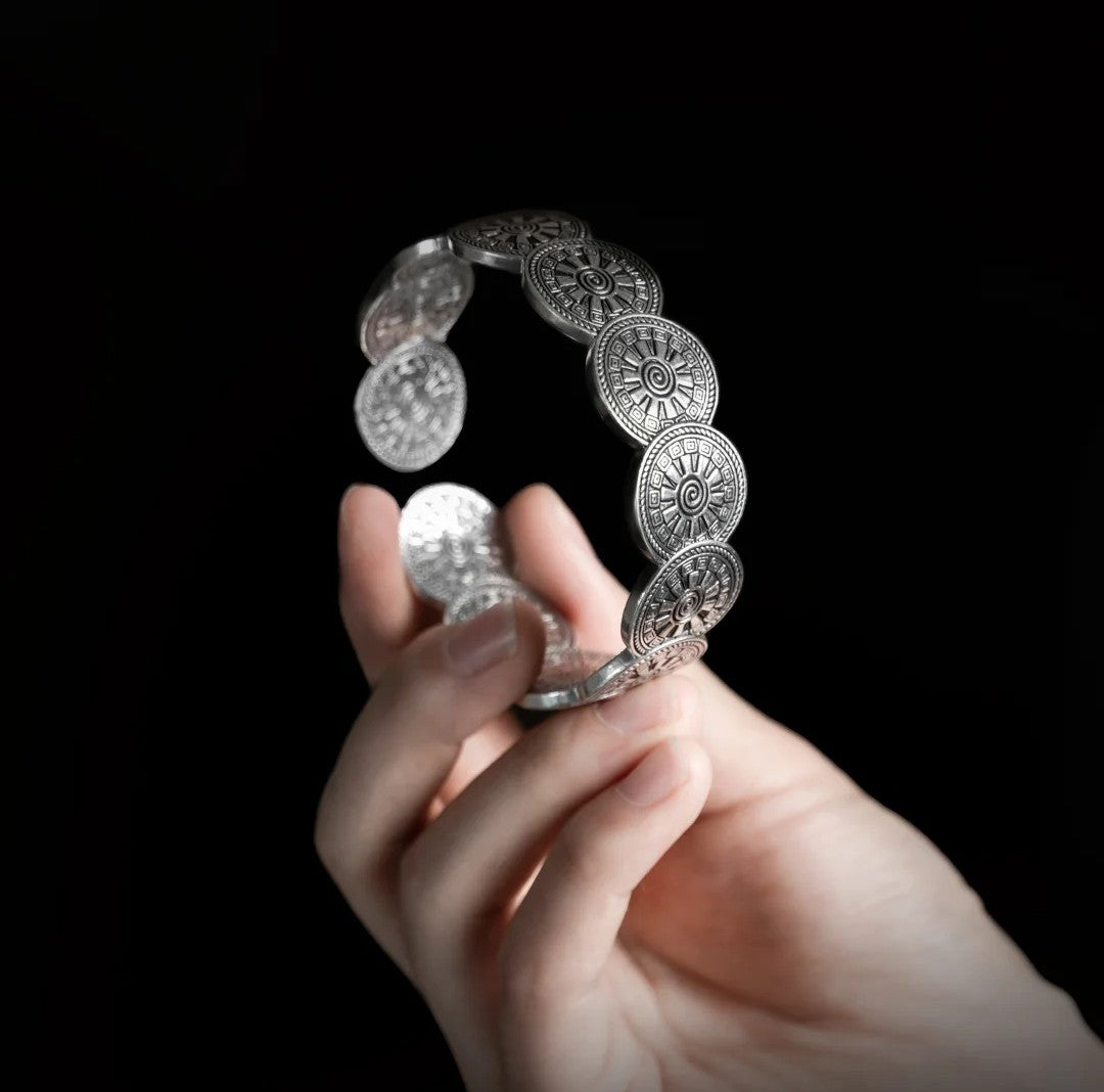 Mistveil Drum-Rhythm Interlocked Silver Protective Bangle