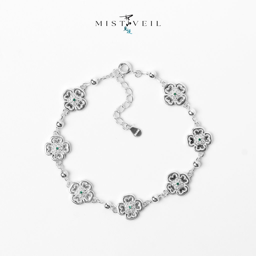 Mistveil Tundra Silver Lucky Bracelet